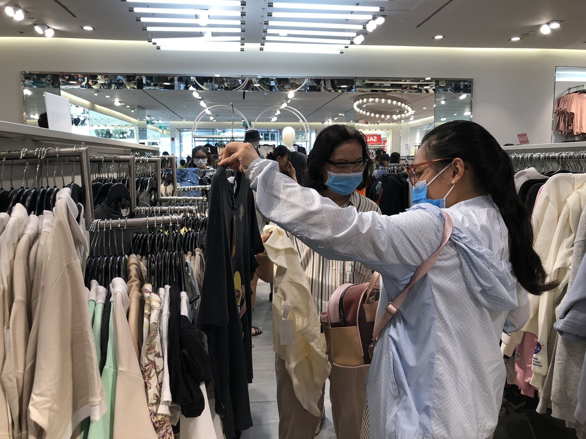 Đổ x&ocirc; mua sắm dịp Black Friday - Ảnh 7.