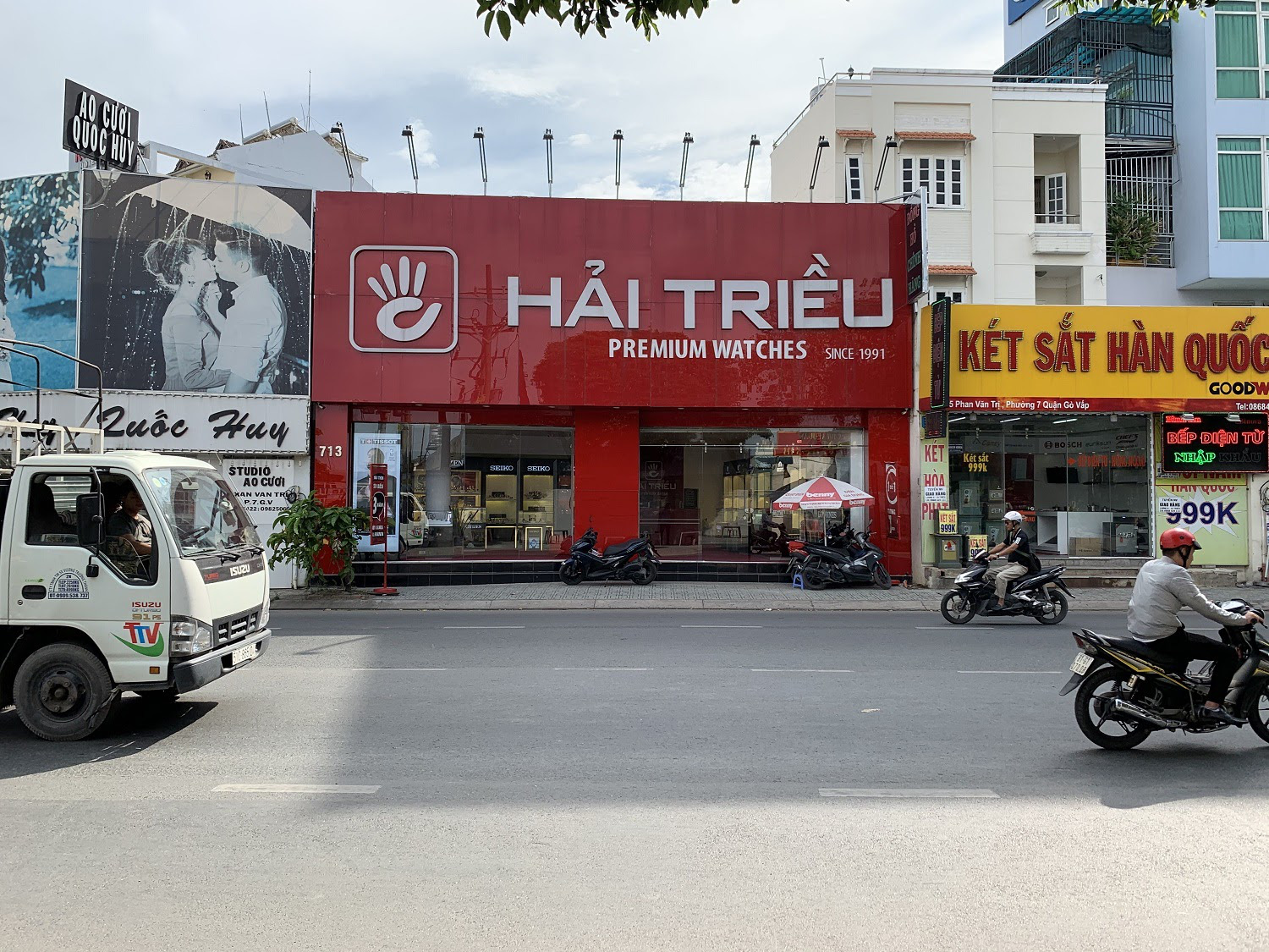 Hệ thống cửa h&agrave;ng đồng hồ Hải Triều c&oacute; uy t&iacute;n kh&ocirc;ng? - Ảnh 1.