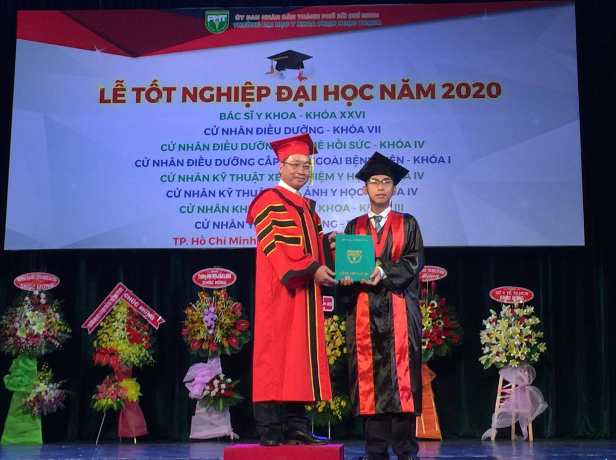 Trao bằng tốt nghiệp cho 915 tân bác sĩ