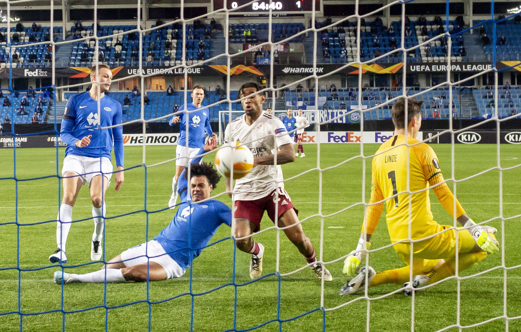 Arsenal ph&aacute; ải Molde, b&oacute;ng đ&aacute; Anh đại thắng Europa League - Ảnh 3.