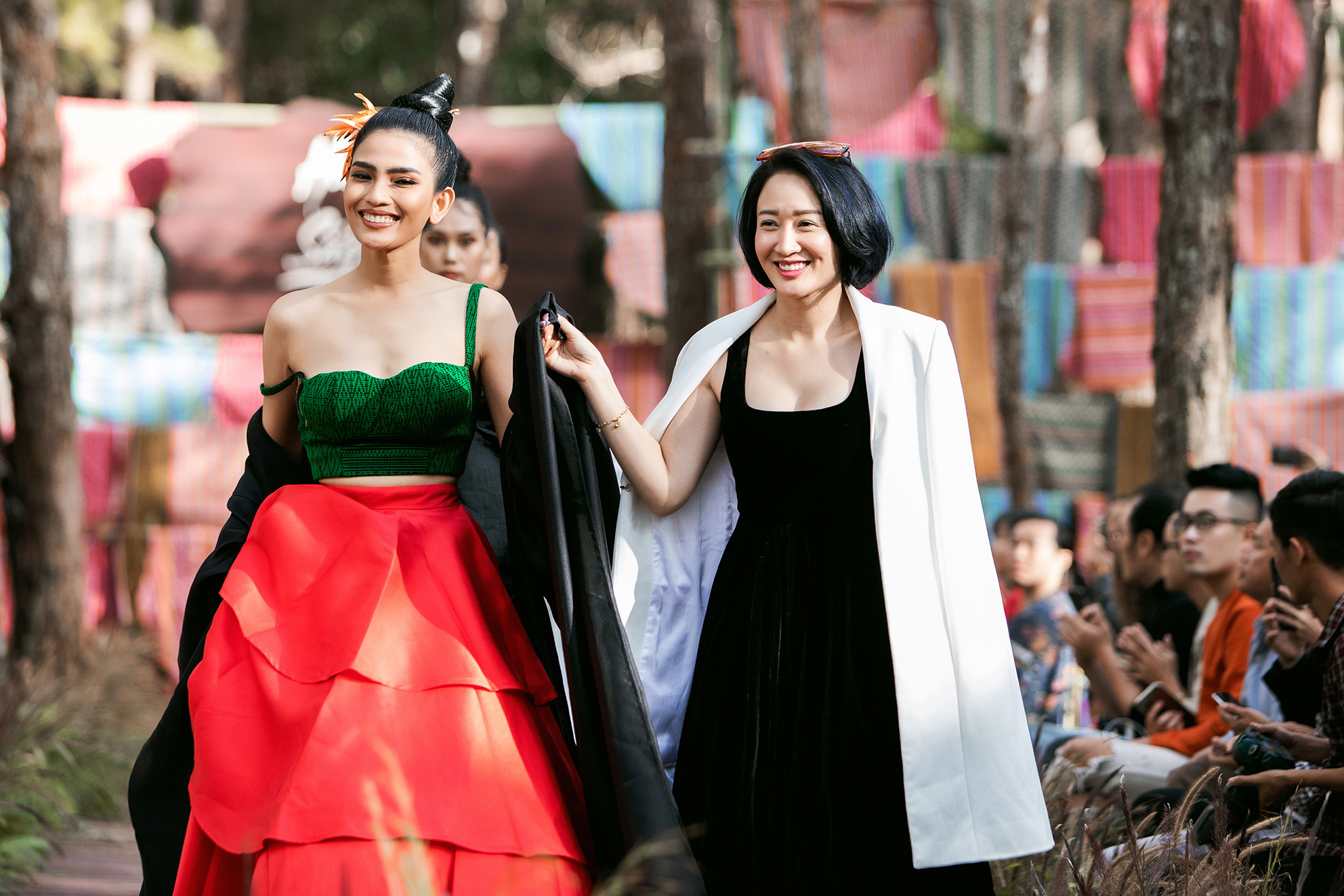 Mãn nhãn với show thời trang Hương rừng, sắc núi tại Đắk Nông - Ảnh 1.