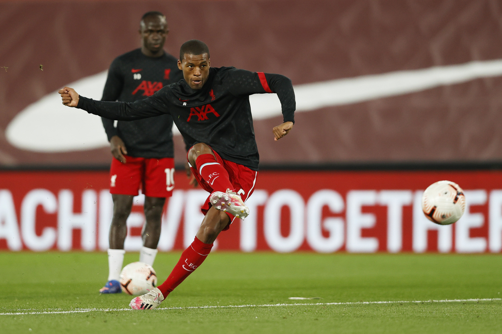 The Kops nói gì khi Wijnaldum sắp hết hạn hợp đồng ở sân Anfield?