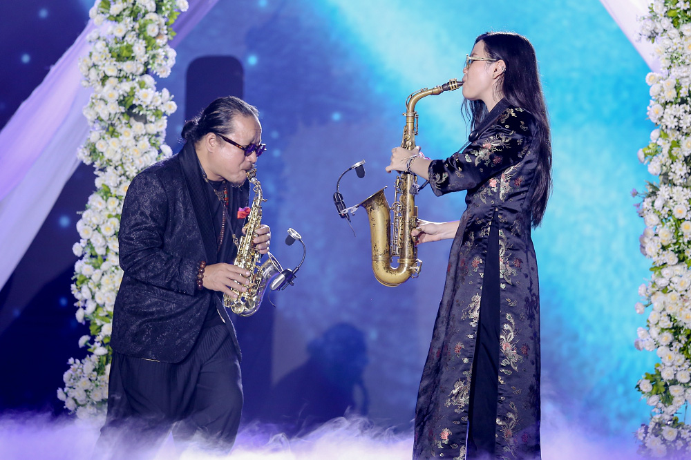 Gánh nhau trong đời thu về 12 tỉ đồng giúp người dân miền Trung - Ảnh 3.