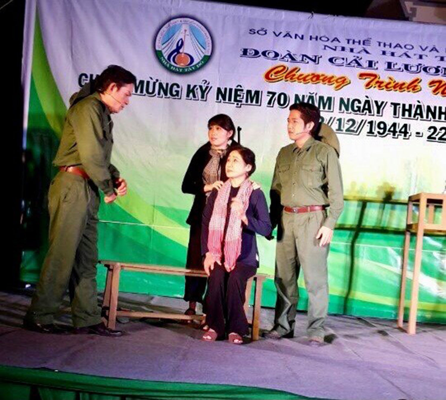 Mai V&agrave;ng nh&acirc;n &aacute;i thăm NSND Thảo V&acirc;n v&agrave; nghệ sĩ h&agrave;i Vũ Quang tại Bến Tre - Ảnh 3.