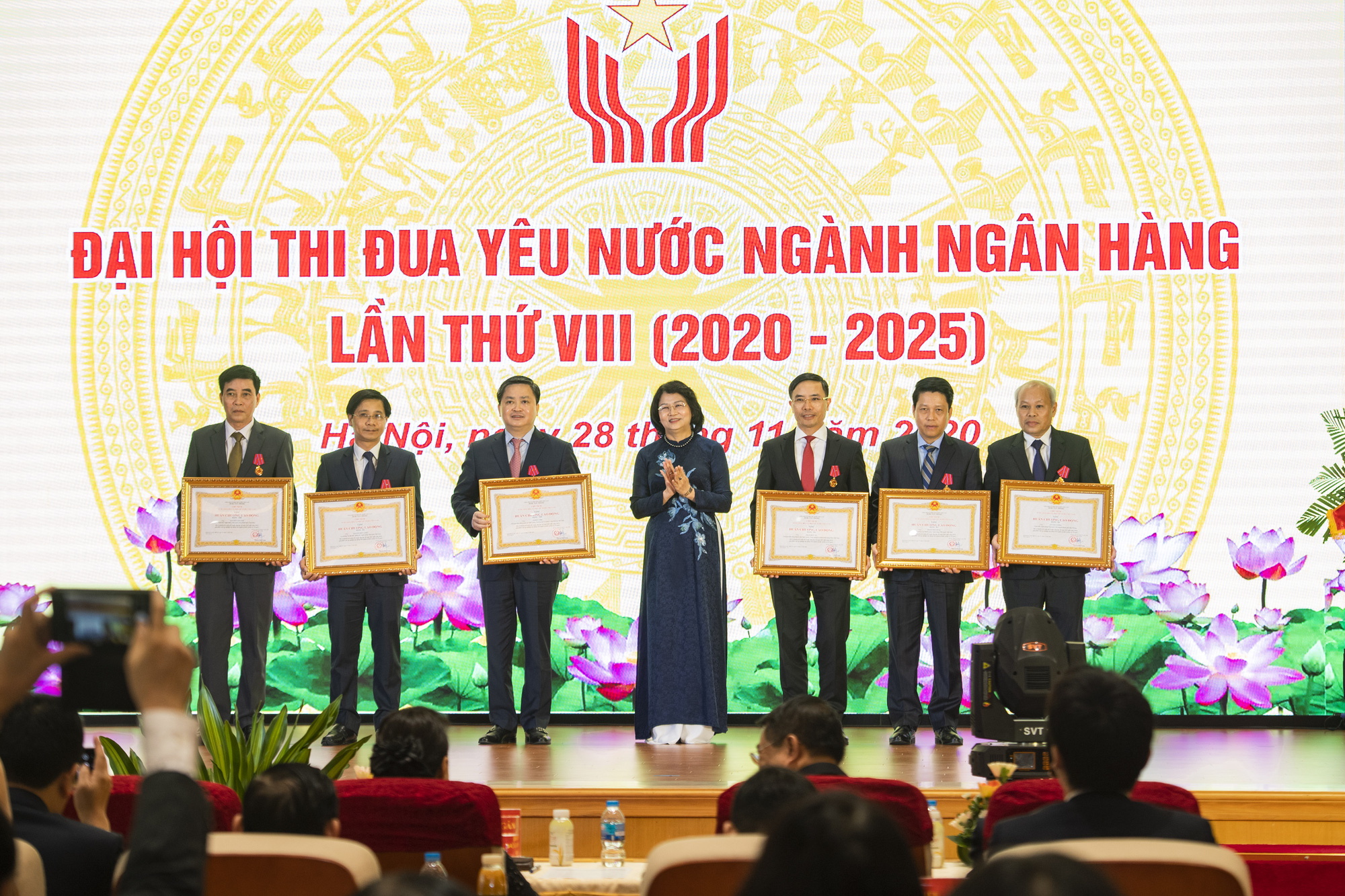 Chủ tịch Quốc hội: X&acirc;y dựng h&igrave;nh ảnh c&aacute;n bộ ng&acirc;n h&agrave;ng tận t&acirc;m, nhiệt huyết - Ảnh 4.