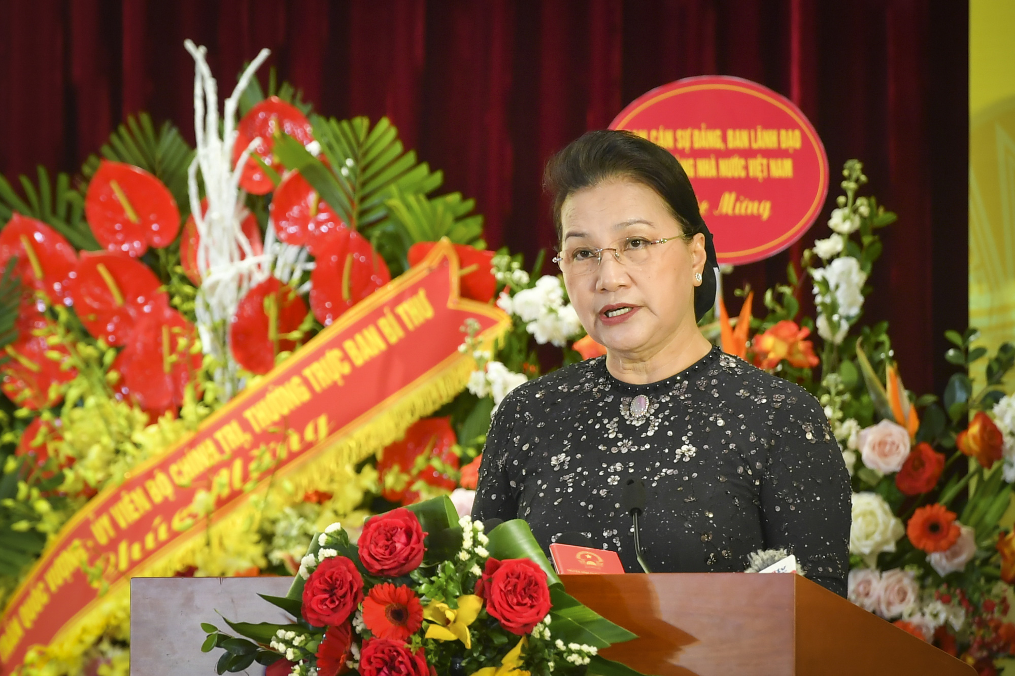 Chủ tịch Quốc hội: X&acirc;y dựng h&igrave;nh ảnh c&aacute;n bộ ng&acirc;n h&agrave;ng tận t&acirc;m, nhiệt huyết - Ảnh 2.