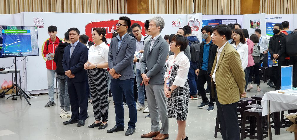 Nhiều cơ hội việc l&agrave;m cho sinh vi&ecirc;n Trường ĐH B&aacute;ch khoa H&agrave; Nội - Ảnh 2.