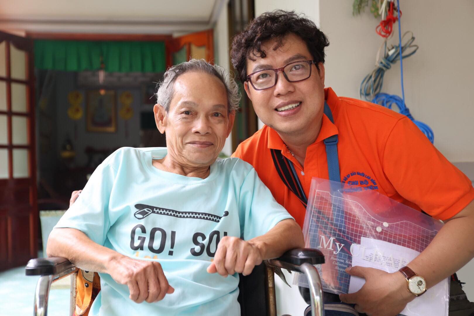 Mai V&agrave;ng nh&acirc;n &aacute;i thăm NSND Thảo V&acirc;n v&agrave; nghệ sĩ h&agrave;i Vũ Quang tại Bến Tre - Ảnh 7.