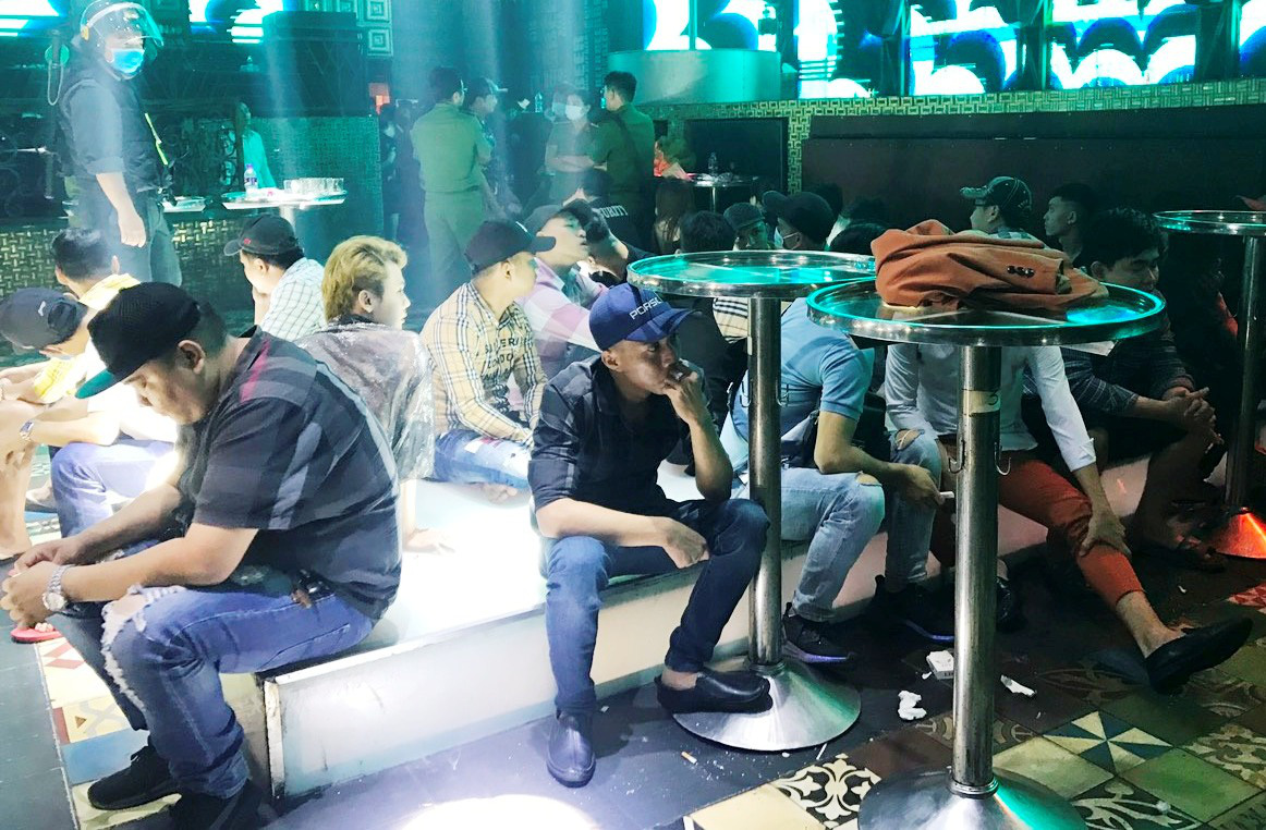 Lại ph&aacute;t hiện 64 người dương t&iacute;nh ma t&uacute;y ở New Club - Ảnh 1.
