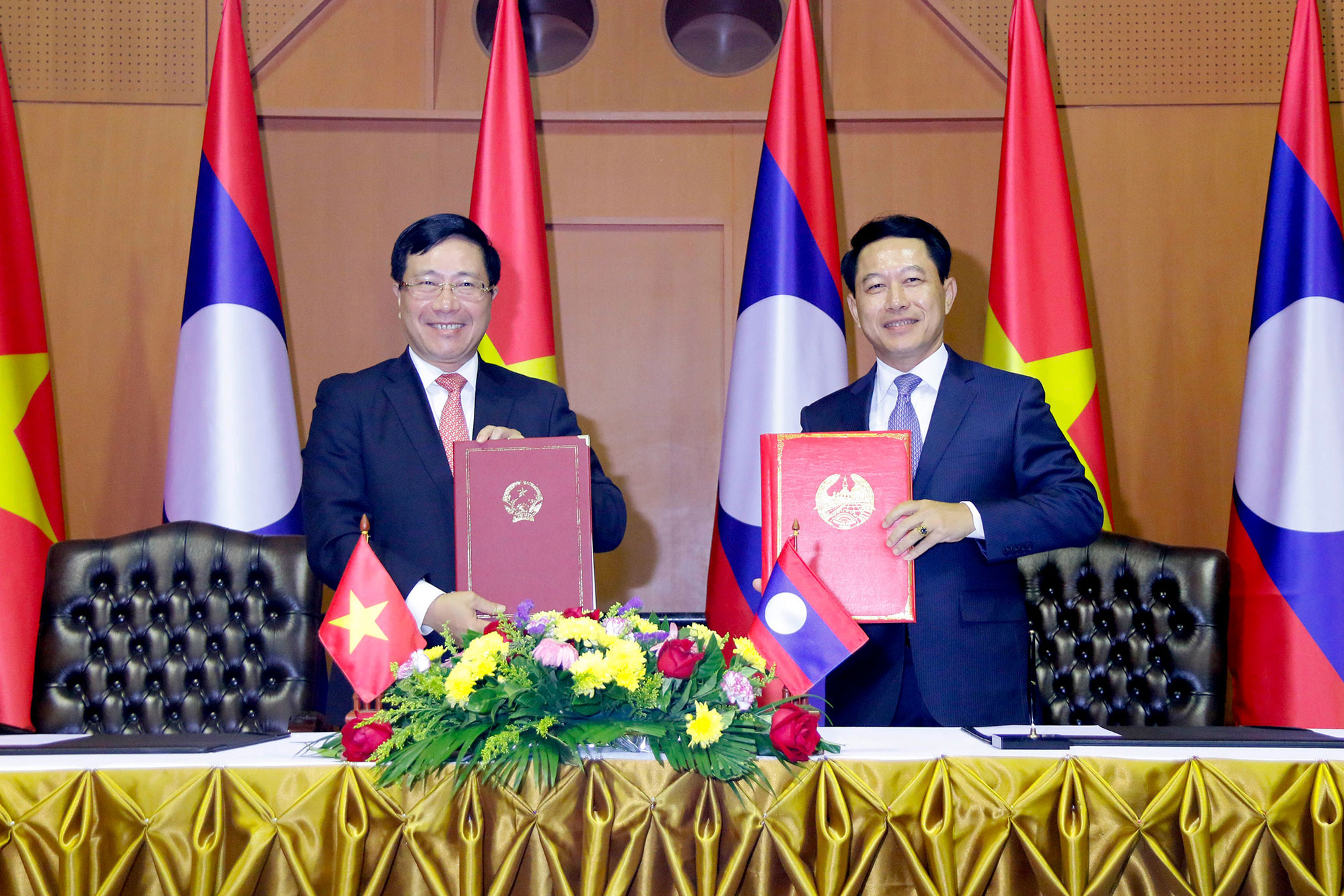Nối lại chuyến bay thương mại đầu tiên giữa Hà Nội - Viêng Chăn