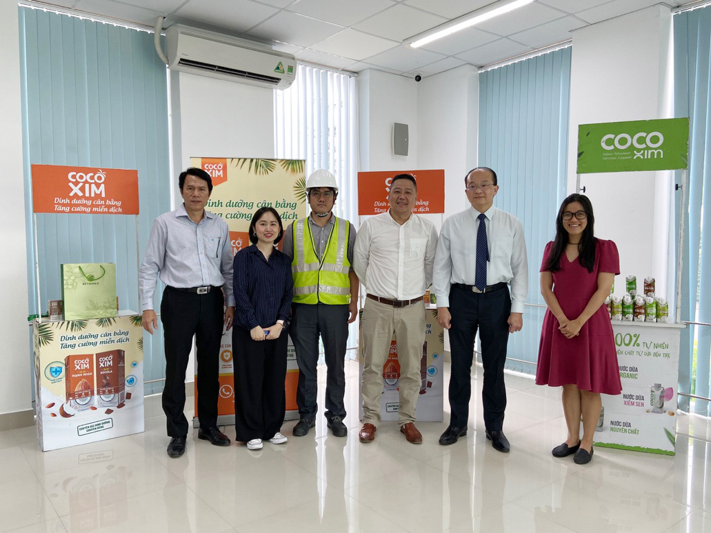 Tổng L&atilde;nh sự Singapore đến tham quan nh&agrave; m&aacute;y Betrimex - Ảnh 1.
