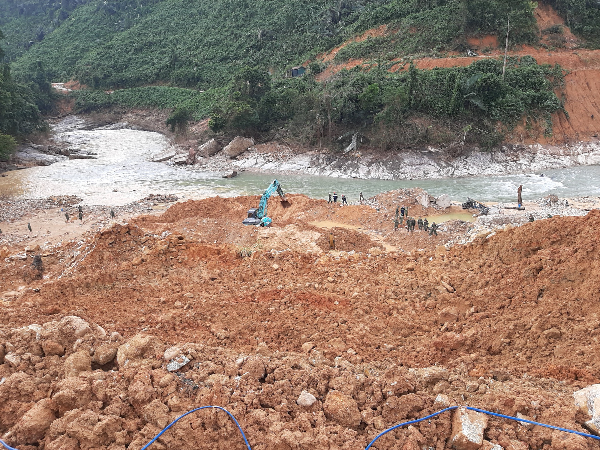 Lên phương án mới tìm kiếm 12 công nhân thủy điện Rào Trăng 3 mất tích