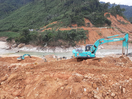 Tìm nguyên nhân trượt lở đất ở Rào Trăng 3