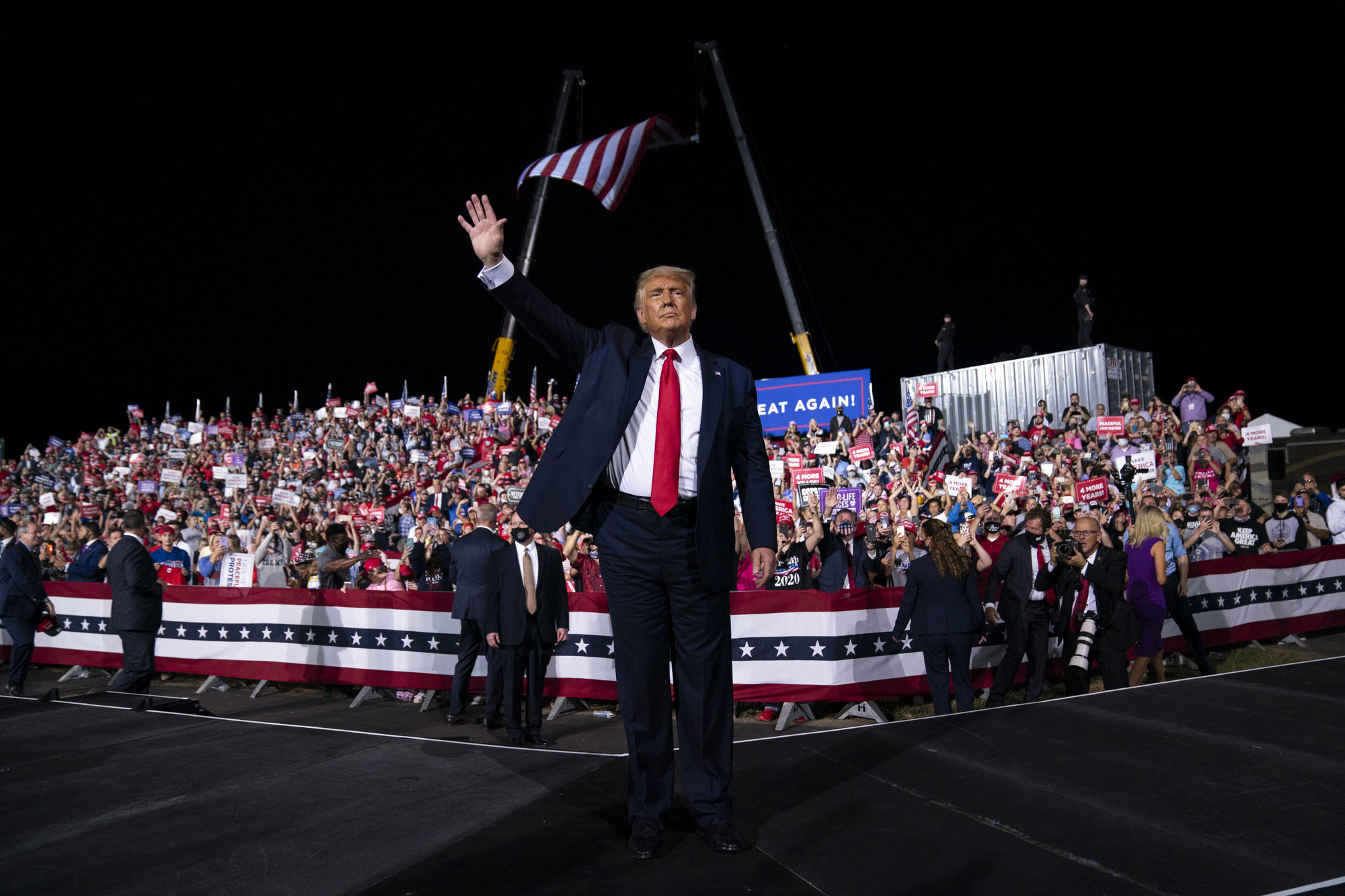 Những kịch bản giúp Tổng thống Trump "lật ngược thế cờ"