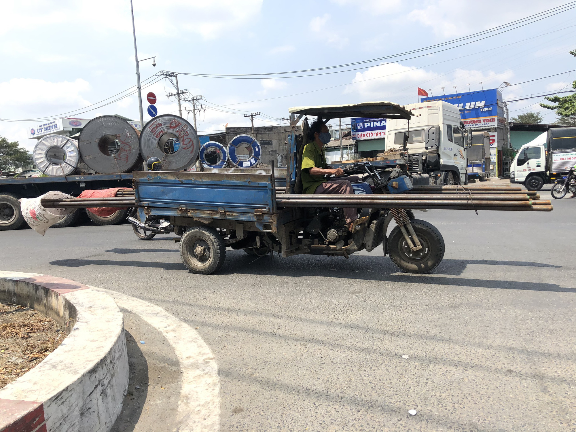 Đ&ugrave;a với Thần chết tr&ecirc;n những cung đường chết ch&oacute;c ở B&igrave;nh Dương - Ảnh 6.