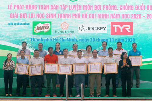 Lễ phát động toàn dân tập luyện môn bơi phòng chống đuối nước - Ảnh 1.