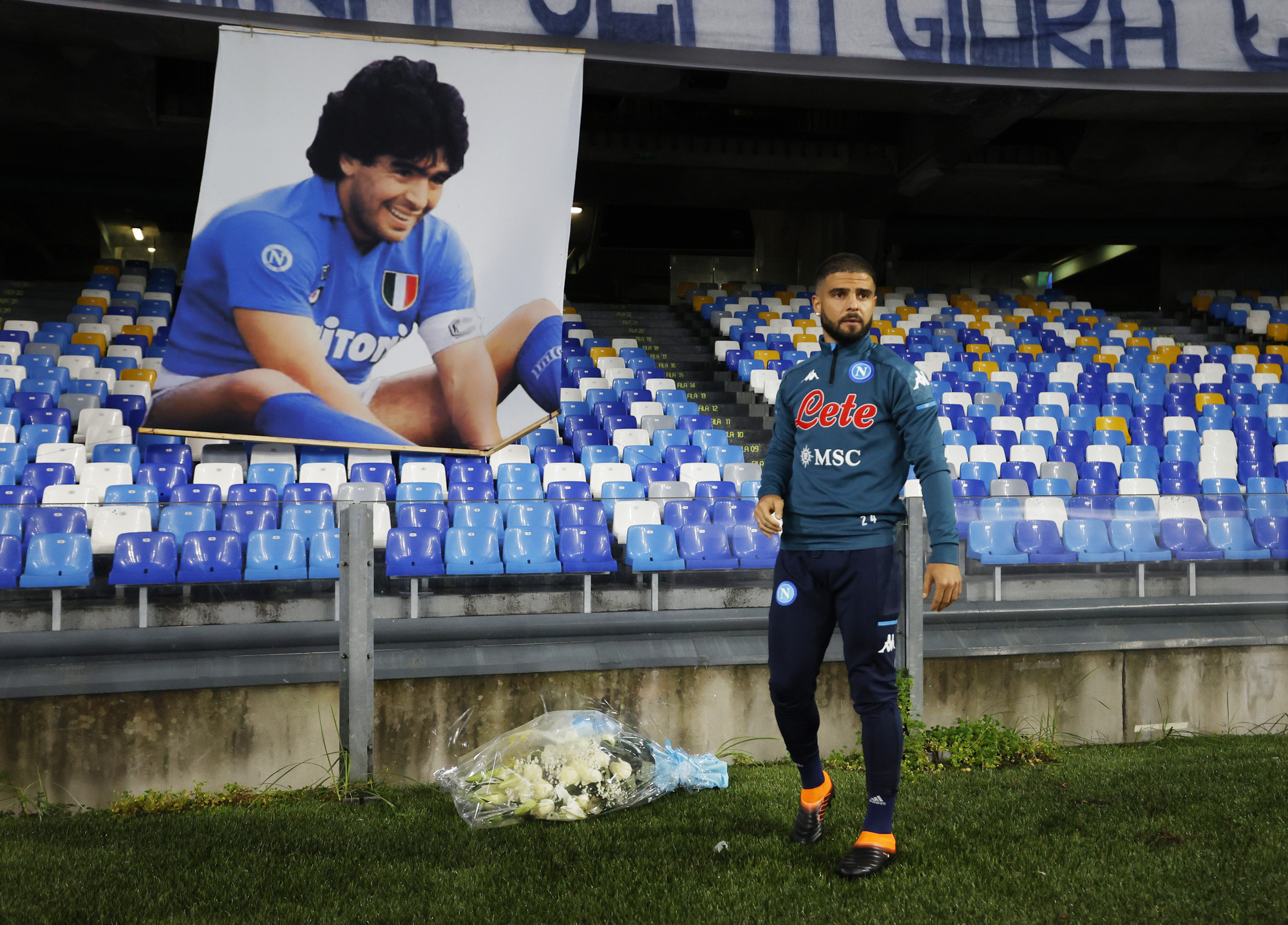 Napoli tri ân Maradona bằng chiến thắng đậm