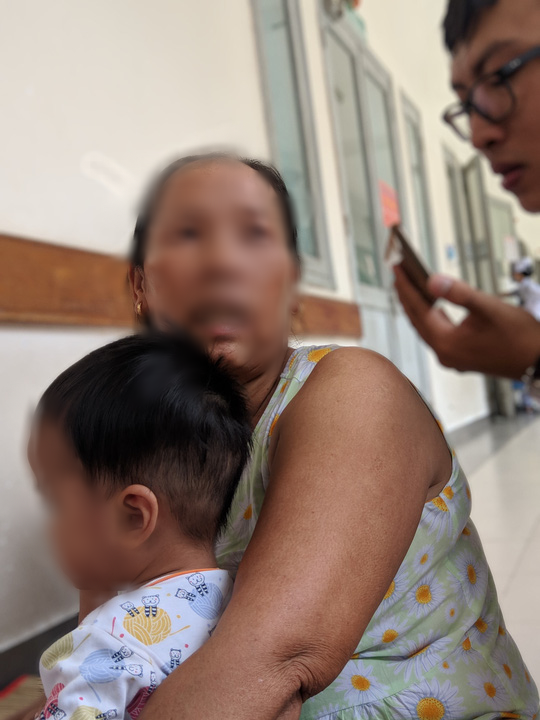Bắt tạm giam người mẹ bạo h&agrave;nh con g&aacute;i nhỏ ở quận 12  - Ảnh 1.