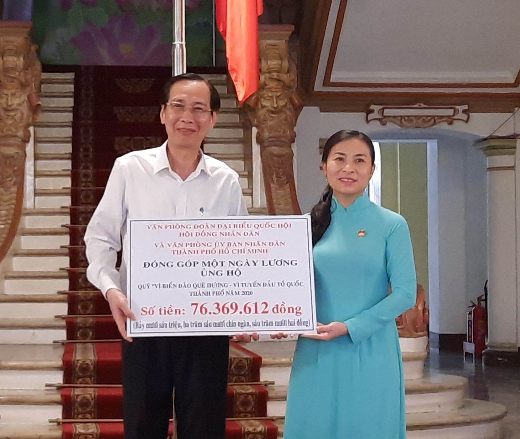Đầu tuần, c&aacute;n bộ, c&ocirc;ng chức TP HCM đ&atilde; l&agrave;m 1 việc v&ocirc; c&ugrave;ng &yacute; nghĩa - Ảnh 2.