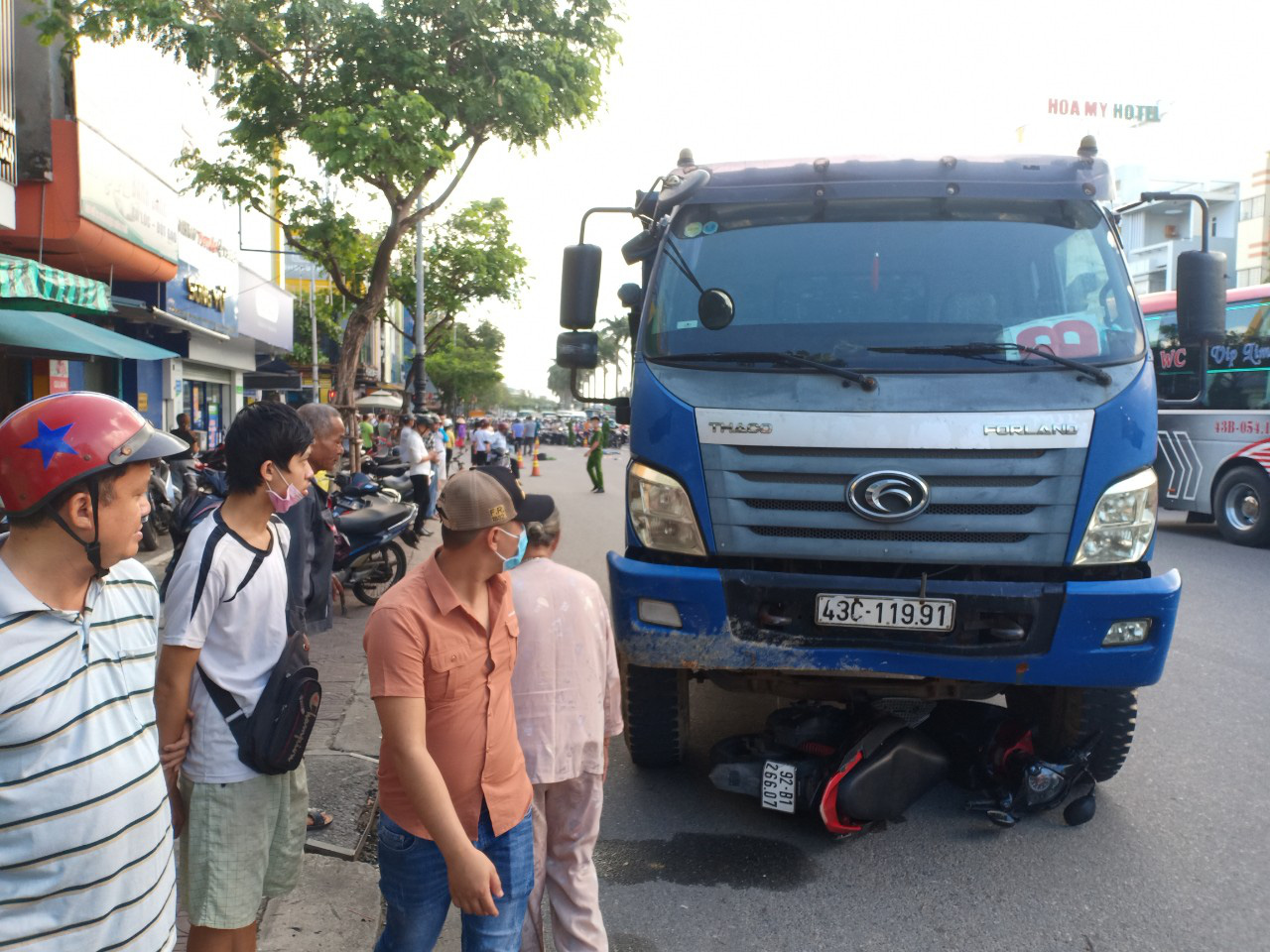 Bắt giam tài xế xe tải chạy ẩu tông chết cô gái dừng đèn đỏ ở Đà Nẵng