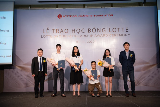 LOTTE tiếp tục trao học bổng cho sinh viên 11 trường đại học