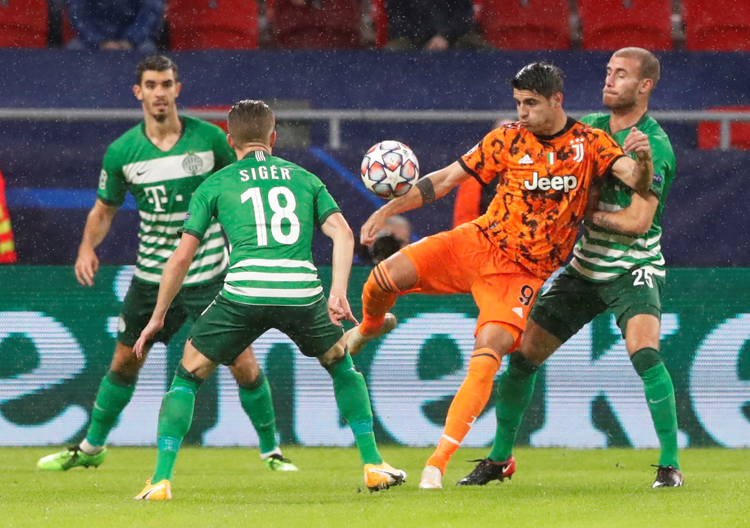 Ronaldo t&aacute;i xuất, Juventus đại thắng ở Champions League - Ảnh 1.