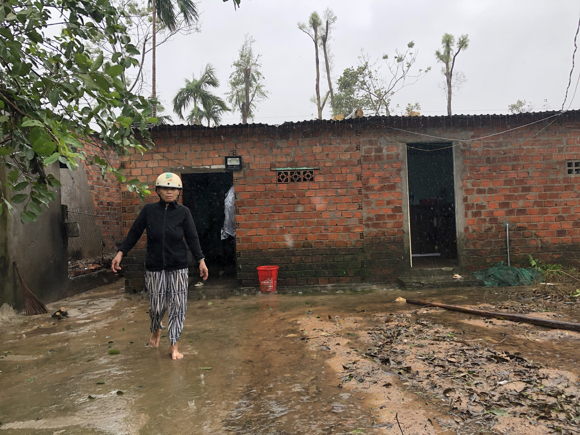Quảng Ng&atilde;i: Thi c&ocirc;ng dự &aacute;n l&agrave;m tắt nghẽn lối tho&aacute;t nước, g&acirc;y ngập nh&agrave; d&acirc;n - Ảnh 2.