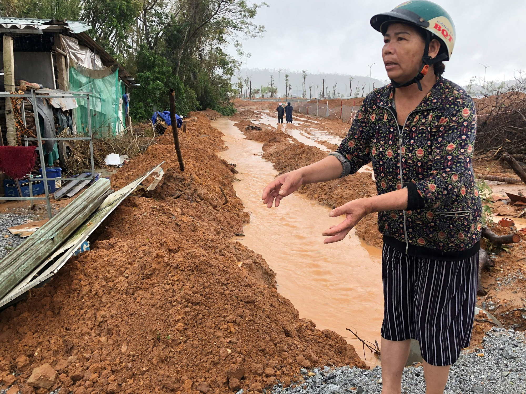 Quảng Ngãi: Thi công dự án làm tắt nghẽn lối thoát nước, gây ngập nhà dân