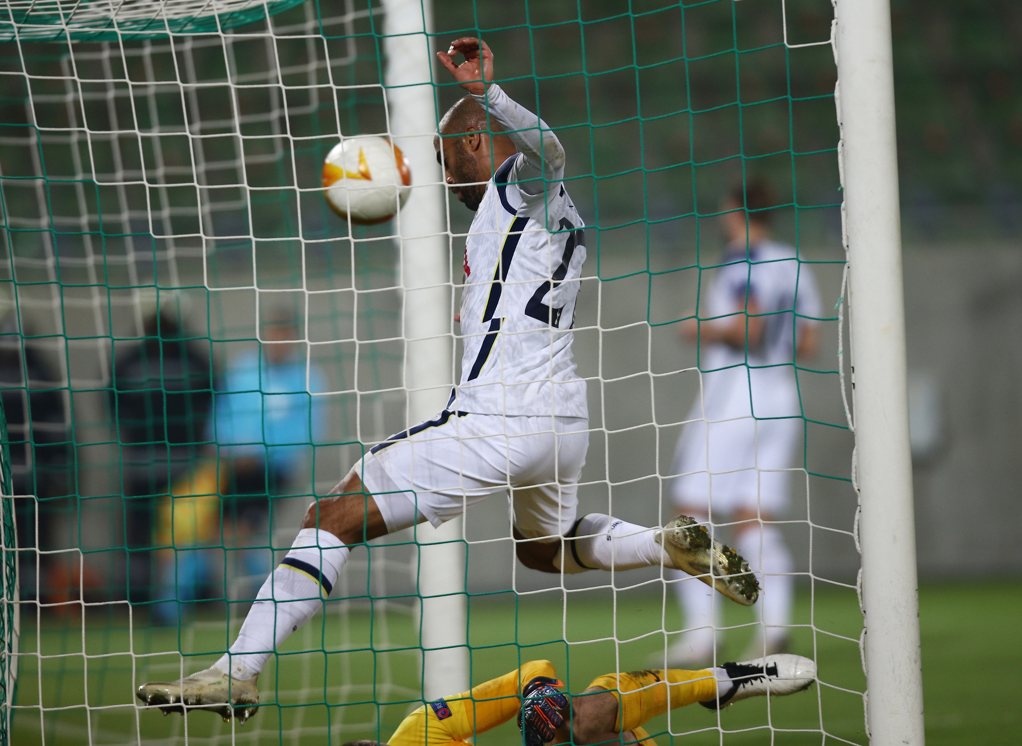 Arsenal ngược d&ograve;ng kỳ lạ, Harry Kane ghi b&agrave;n thứ 200 cho Tottenham - Ảnh 3.