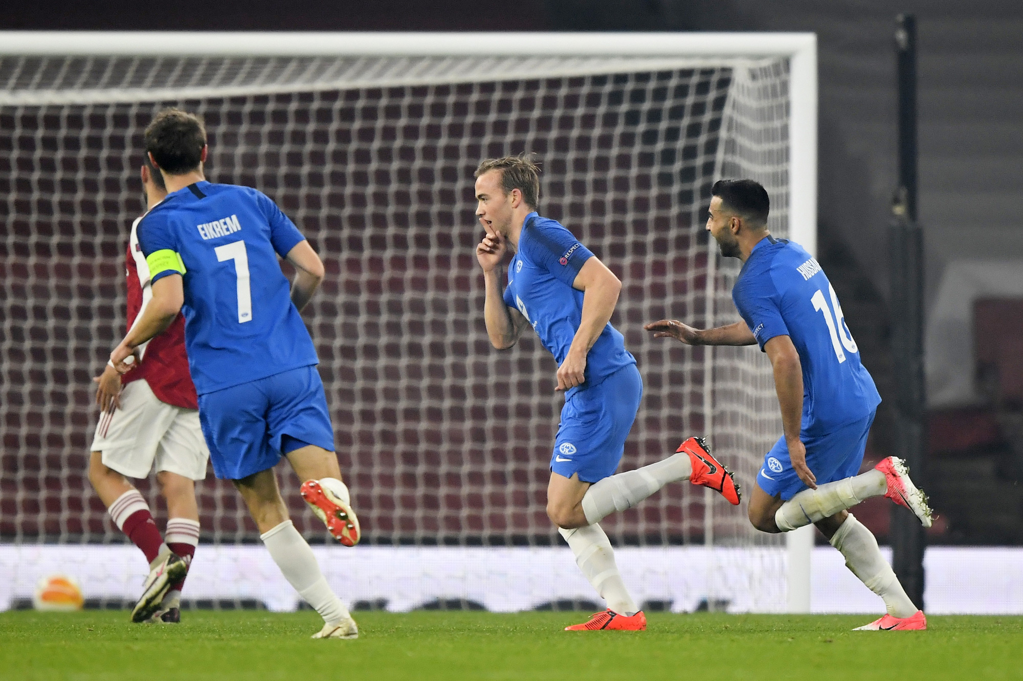 Arsenal ngược d&ograve;ng kỳ lạ, Harry Kane ghi b&agrave;n thứ 200 cho Tottenham - Ảnh 6.