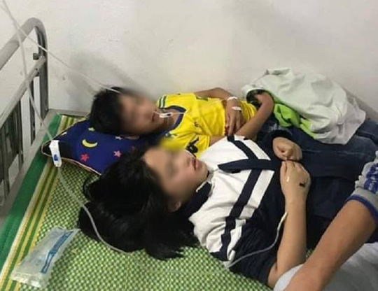 Chọc phá tổ ong trong trường, 16 học sinh bị ong đốt phải đưa đi cấp cứu