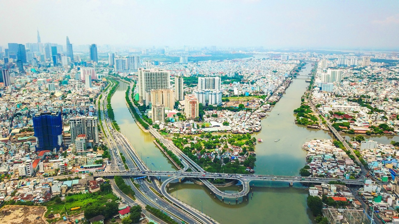 Bất động sản ven sông giá cao hơn 30-50% vẫn đắt hàng - Ảnh 2.