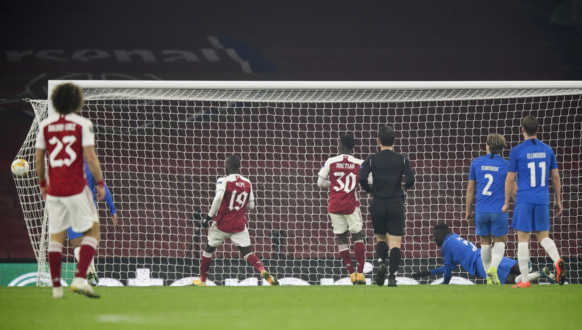 Arsenal ngược d&ograve;ng kỳ lạ, Harry Kane ghi b&agrave;n thứ 200 cho Tottenham - Ảnh 8.