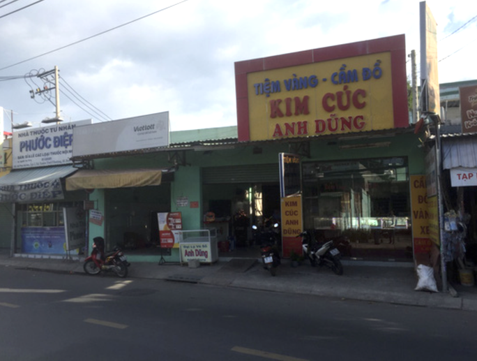 Công an TP HCM tìm chủ chiếc xe trong vụ đột nhập tiệm vàng nửa đêm