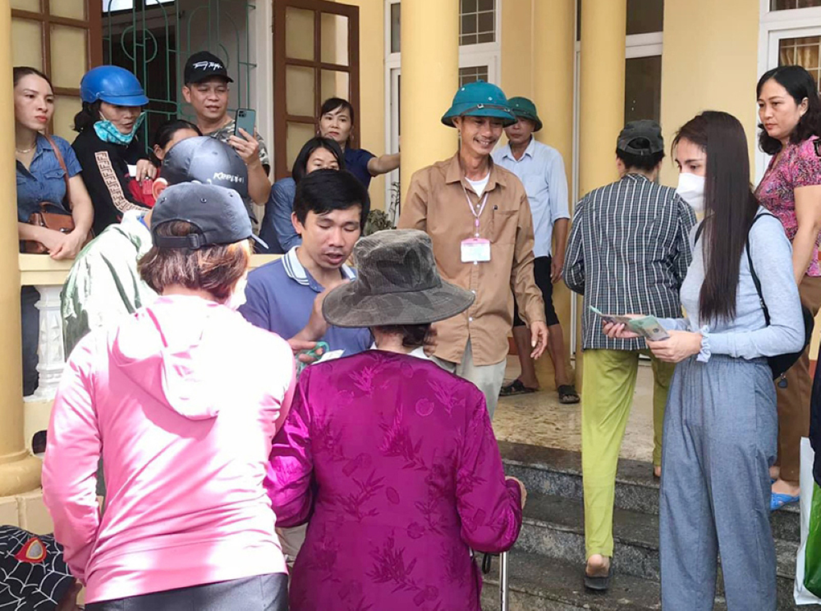 Sau Hương Giang, Thủy Ti&ecirc;n cũng c&oacute; group anti-fan khủng - Ảnh 2.