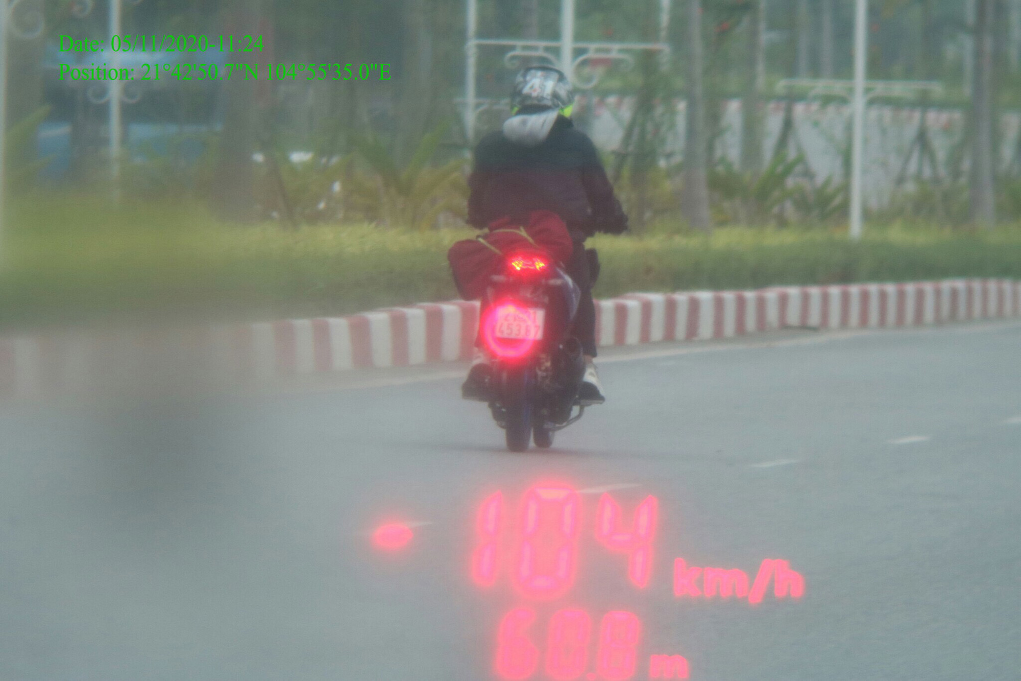Phóng xe máy như bay 104 km/giờ, cố tình tông CSGT - Ảnh 1.