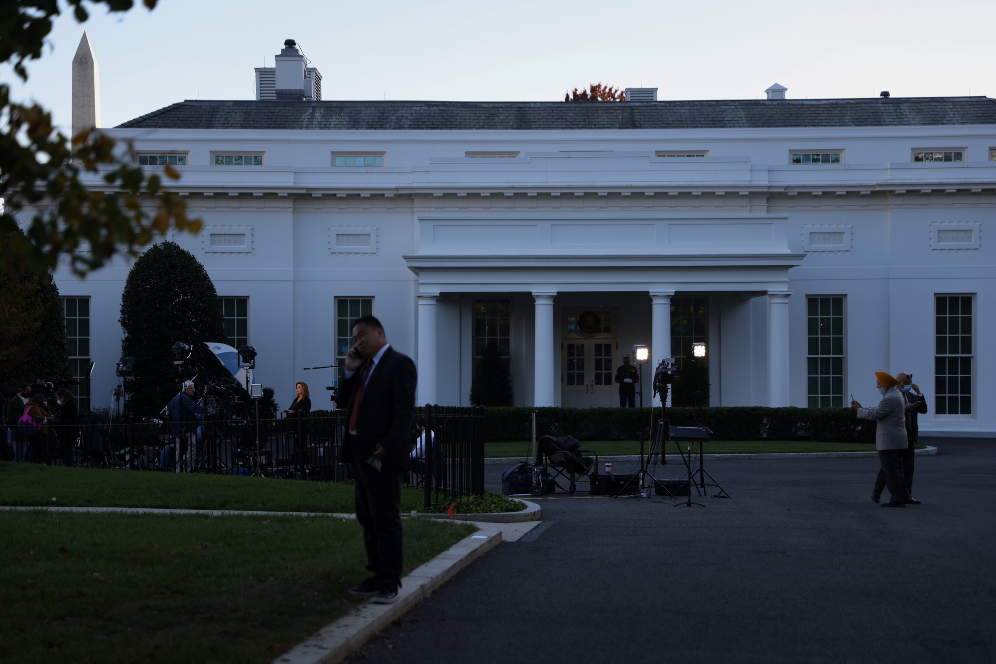 2020-11-06T230237Z_1026675615_RC2ZXJ99C3KW_RTRMADP_3_USA-ELECTION-TRUMP