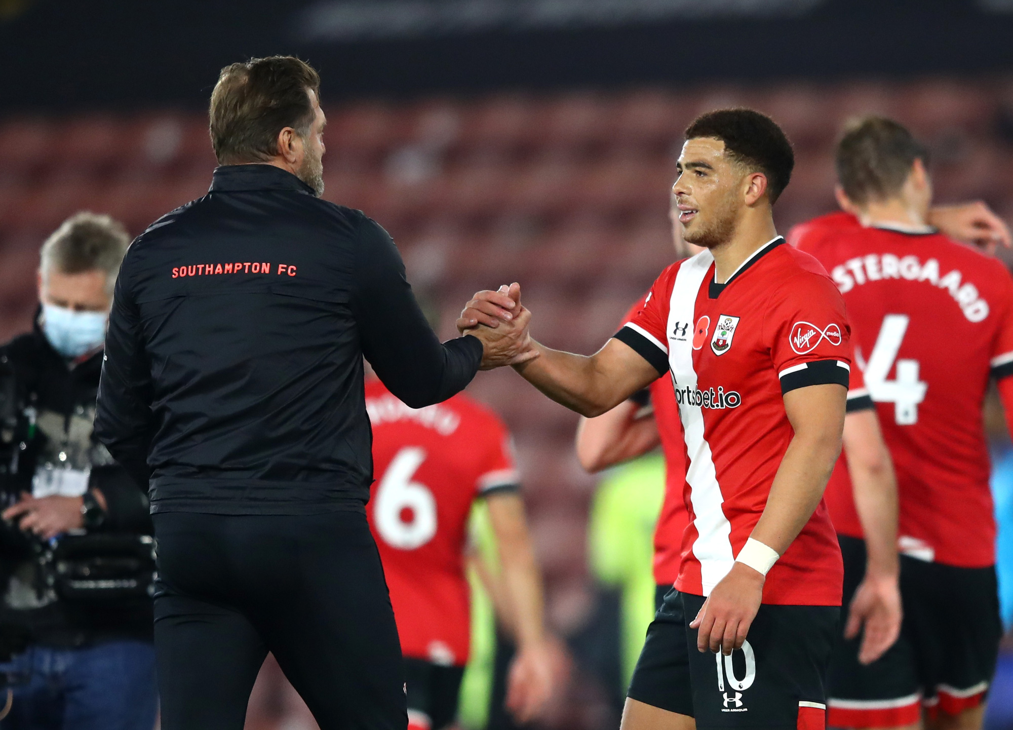 Southampton lập kỳ tích 32 năm, Liverpool mất ngôi đầu Ngoại hạng - Ảnh 7.