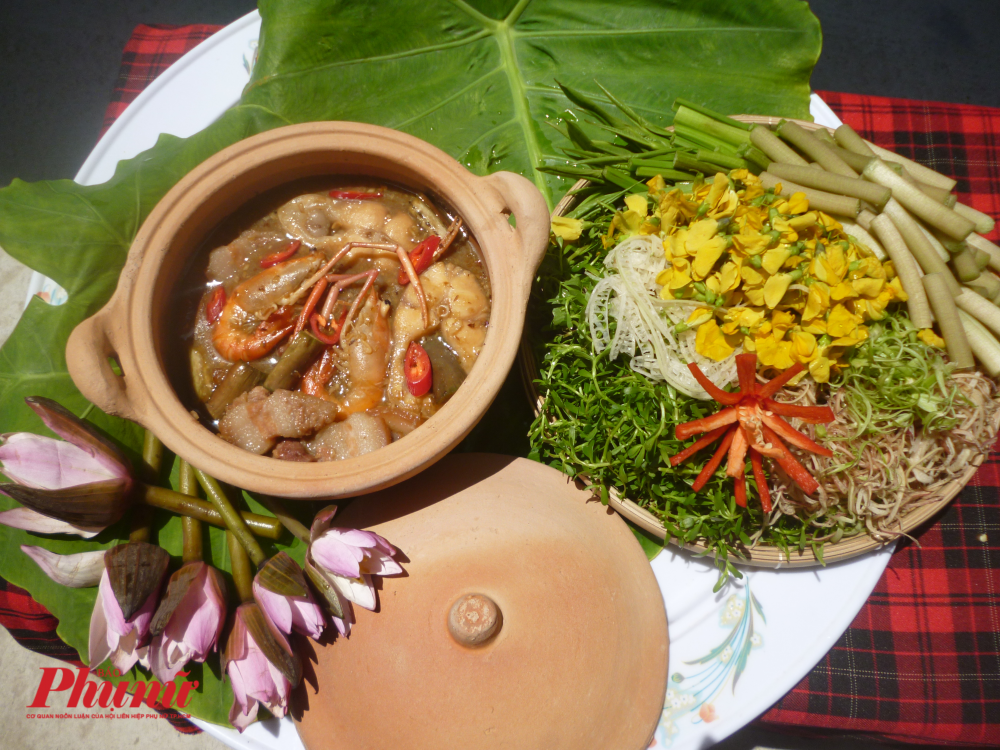 Được mùa bông súng mắm kho