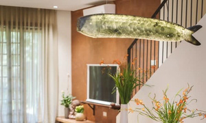 &Ocirc;ng chồng lấy gỗ ch&aacute;y l&agrave;m nh&agrave; cho vợ con - Ảnh 6.