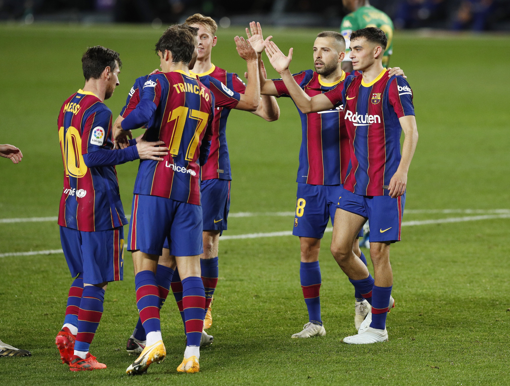 Siêu dự bị Messi tỏa sáng, Barca đại thắng Betis