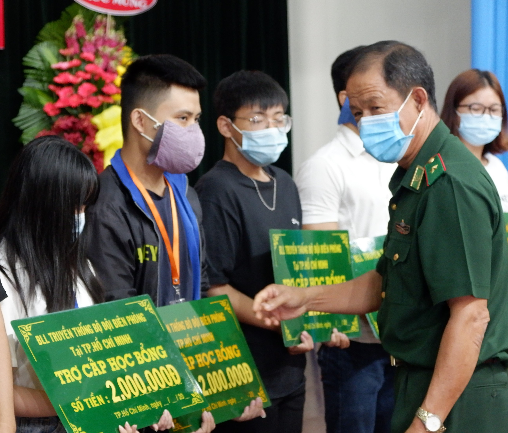 Trao 111 suất học bổng cho con em cựu chiến binh Bộ đội Biên phòng