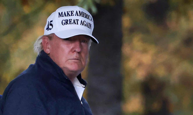 Tổng thống Trump bình tĩnh đáng ngạc nhiên rồi rũ vai về Nhà Trắng - Ảnh 3.