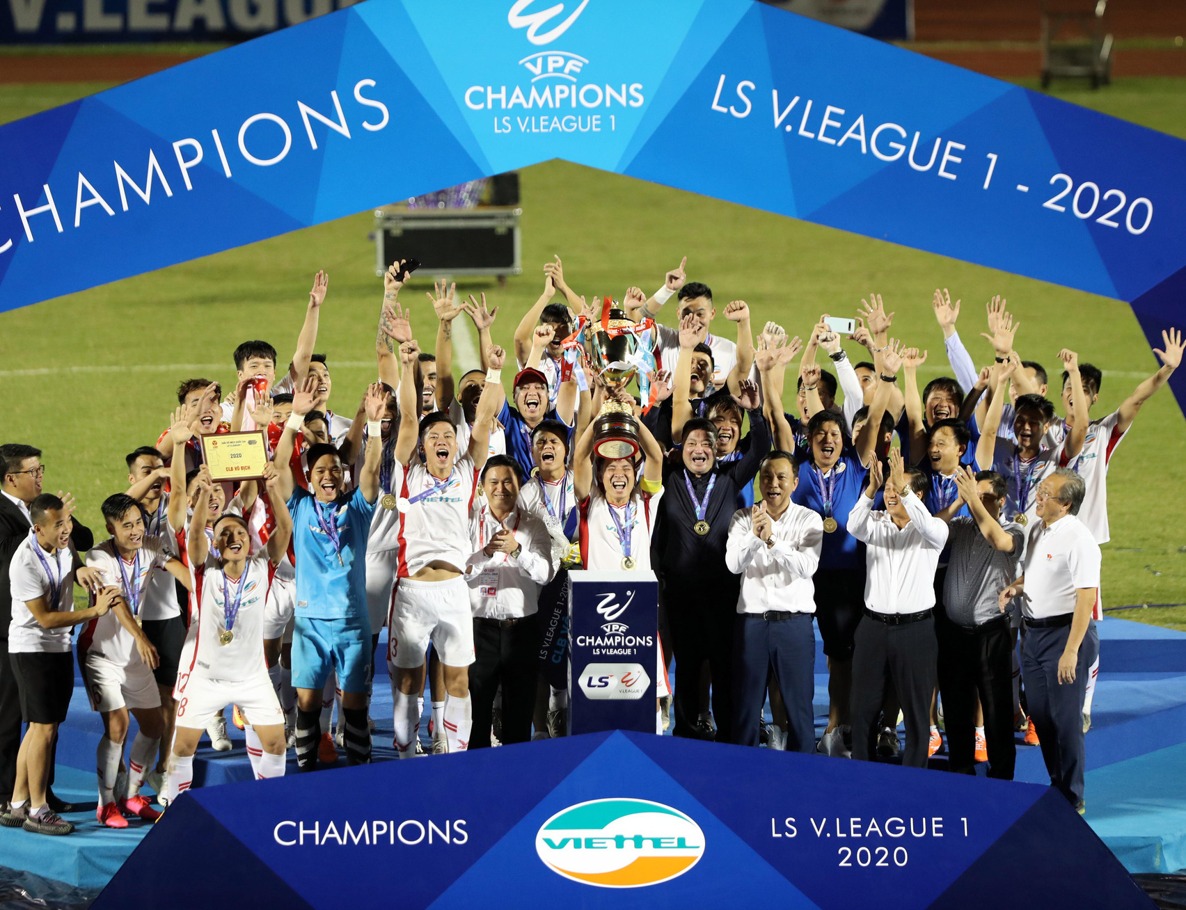Viettel lần đầu lên ngôi vô địch V-League