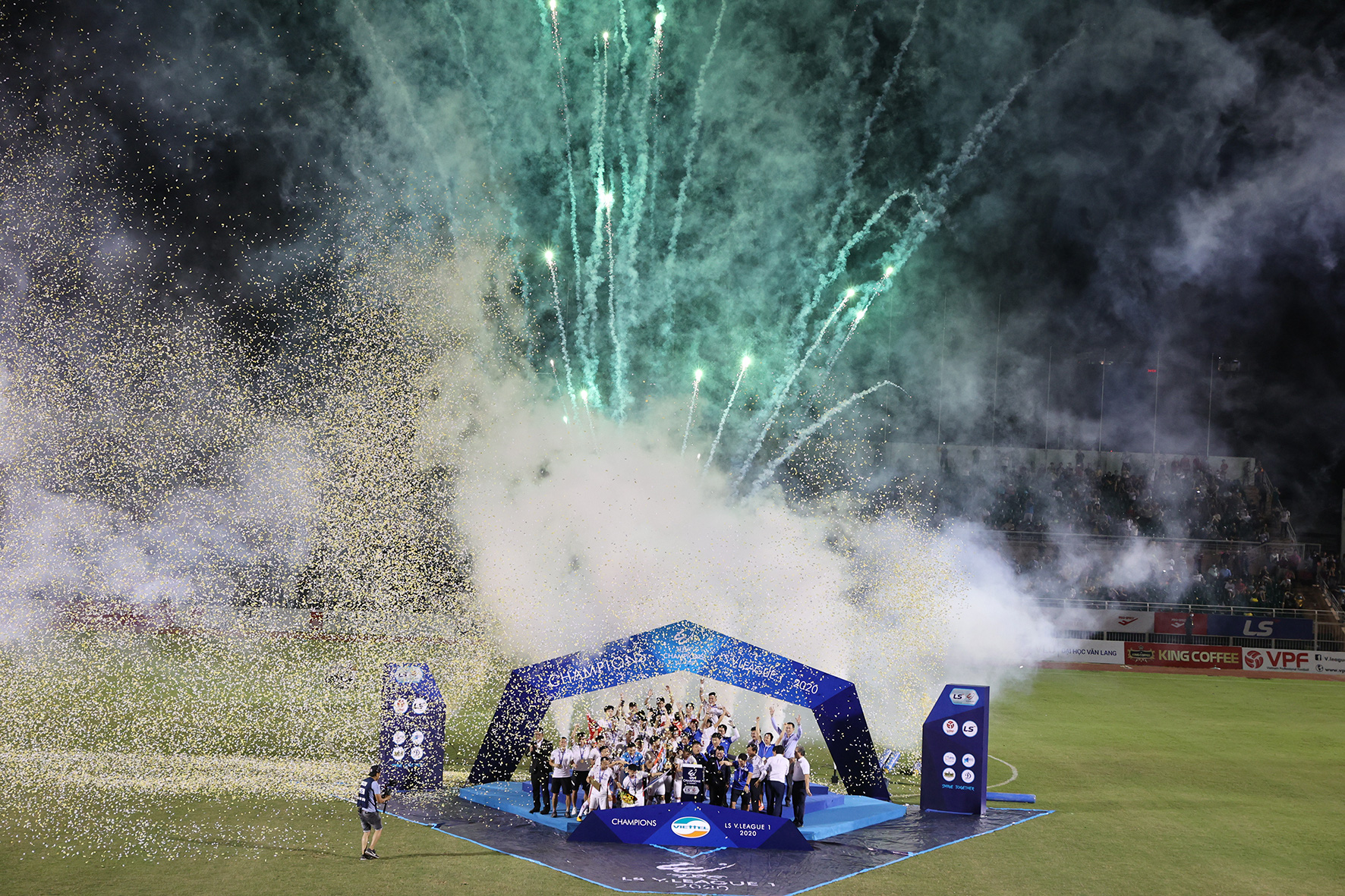 Viettel lần đầu lên ngôi vô địch V-League - Ảnh 5.