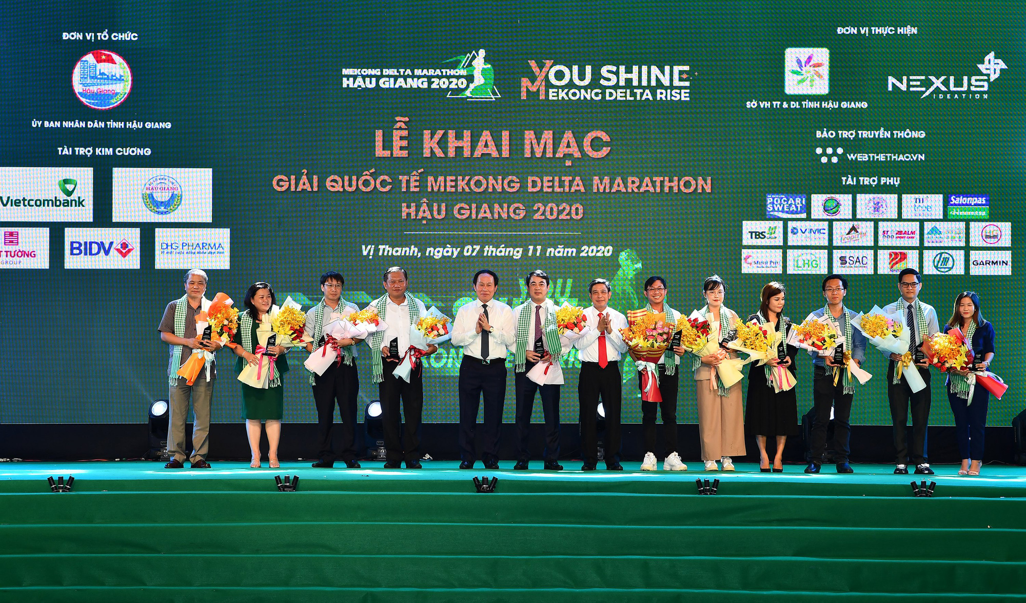 B&iacute; thư Tỉnh ủy Hậu Giang chạy bộ c&ugrave;ng hơn 7.000 vận động vi&ecirc;n - Ảnh 11.