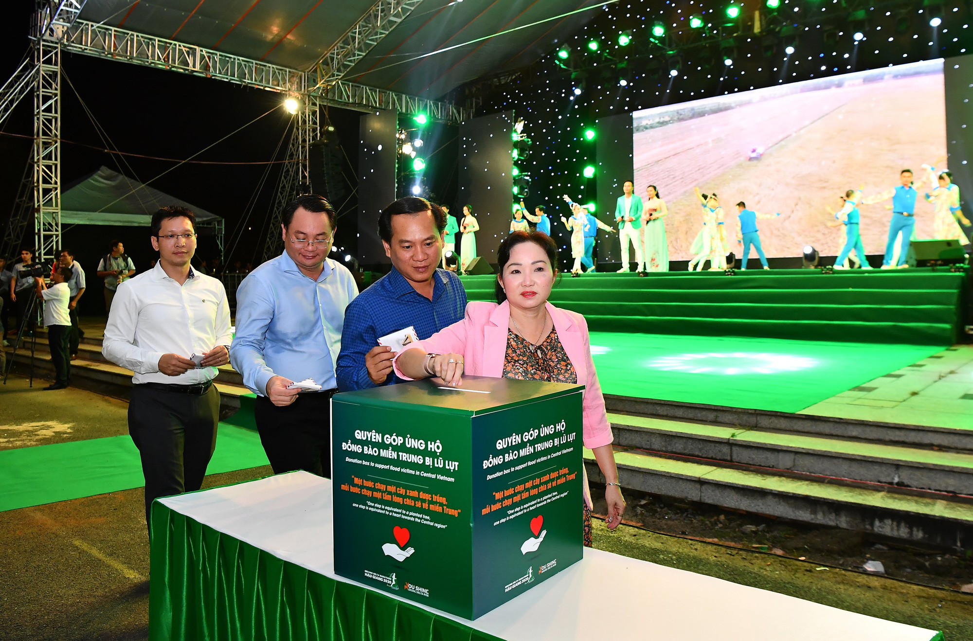 B&iacute; thư Tỉnh ủy Hậu Giang chạy bộ c&ugrave;ng hơn 7.000 vận động vi&ecirc;n - Ảnh 14.