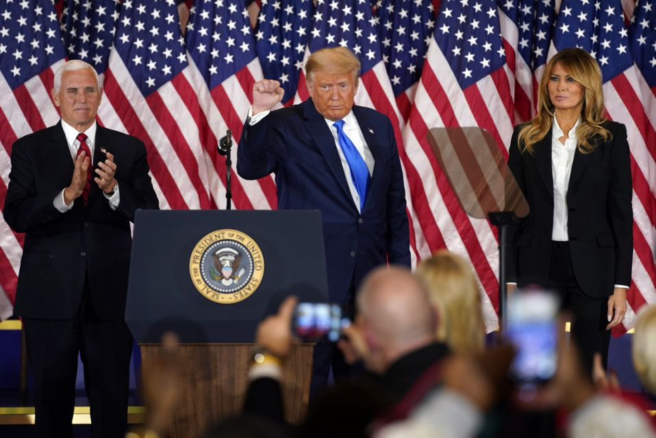 CNN: Bà Melania Trump khuyên chồng "chấp nhận thất bại"