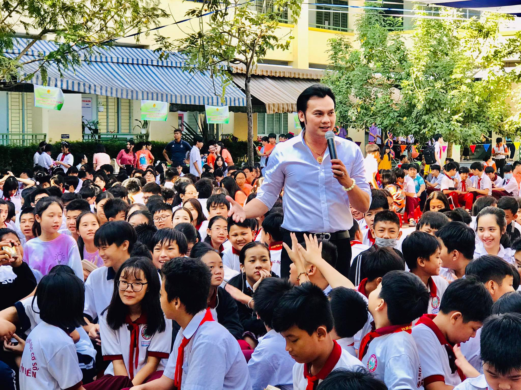 Nghệ sĩ Linh T&acirc;m g&acirc;y quỹ v&igrave; người ngh&egrave;o v&agrave; học bổng hiếu học - Ảnh 5.