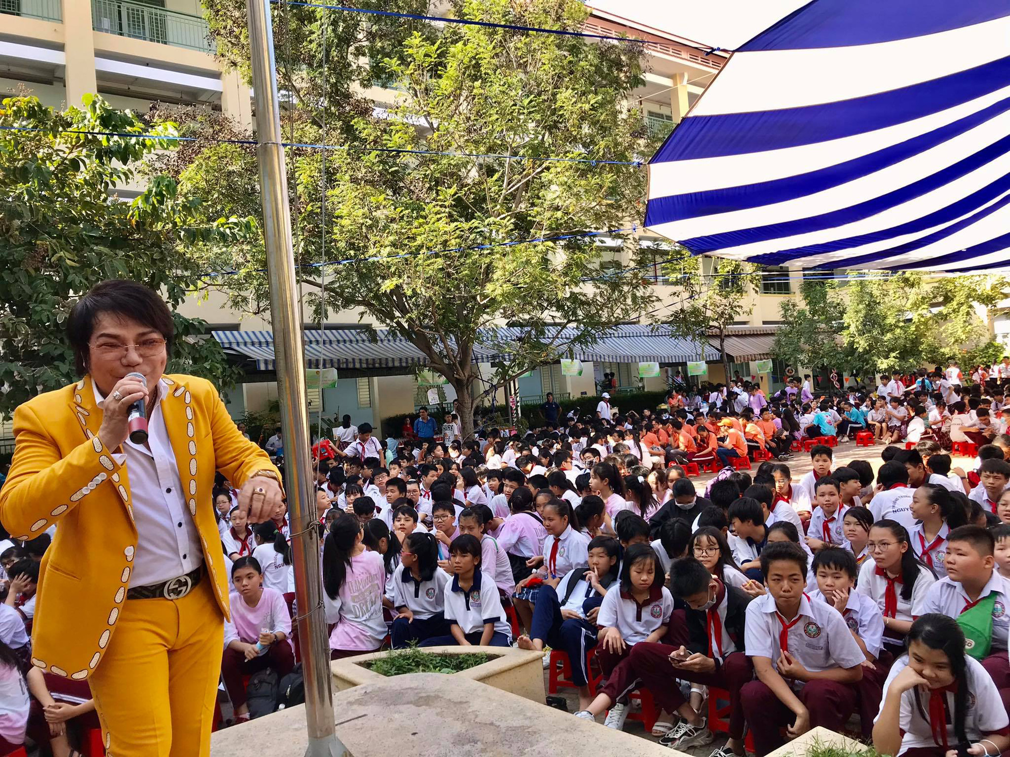 Nghệ sĩ Linh T&acirc;m g&acirc;y quỹ v&igrave; người ngh&egrave;o v&agrave; học bổng hiếu học - Ảnh 2.